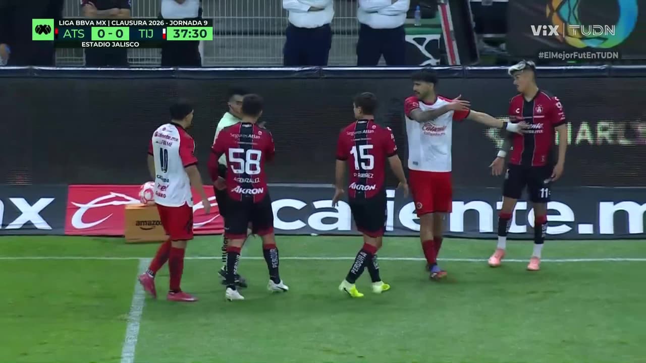 ¡Salen los cartones amarillos! Kevin Castañeda se lleva amonestación