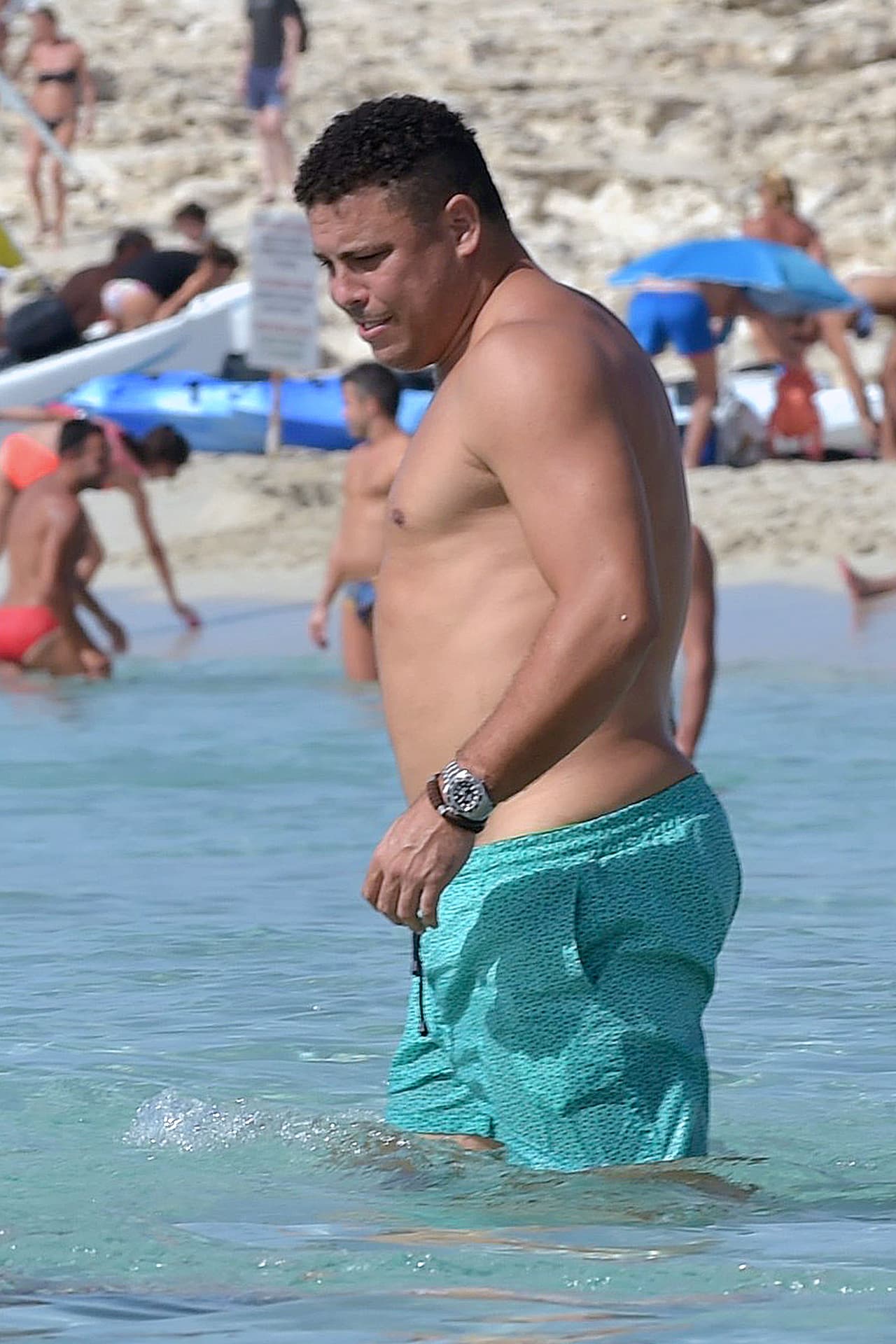 El famoso ha tenido un cambio bastante drástico en su físico, luce con bastantes libras de más.