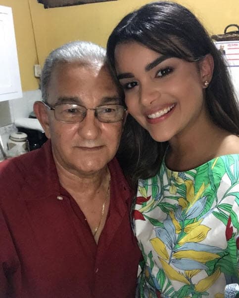 La relación familiar era tan tensa, que 
<b><a href="https://www.youtube.com/watch?v=glUdfLHyibg">Clari tenía que ver a su madre a escondidas</a></b> para que su papá Don Domingo no se enterara. Afortunadamente esos tiempos quedaron en el pasado, pues hace algunos años que sus padres 'hicieron las paces' y ahora mantienen una relación cordial.