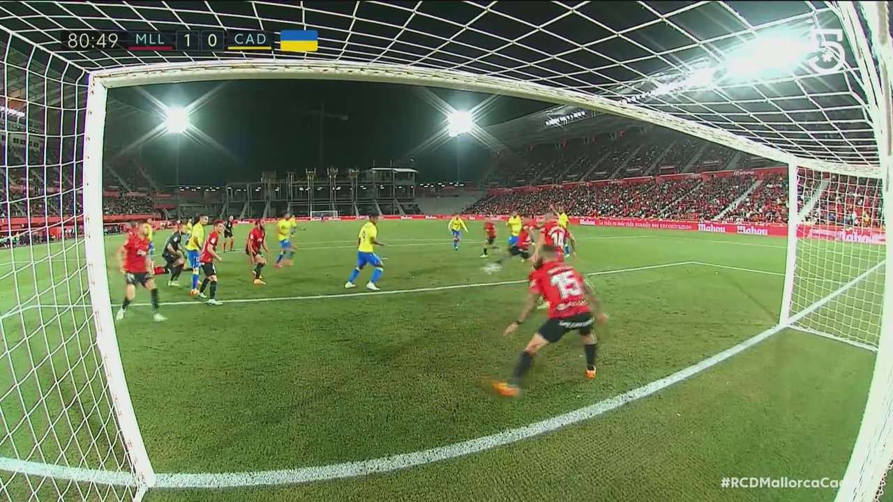 ¡Quedó cerca de la línea! Alcaraz estuvo a nada de igualar para Cádiz