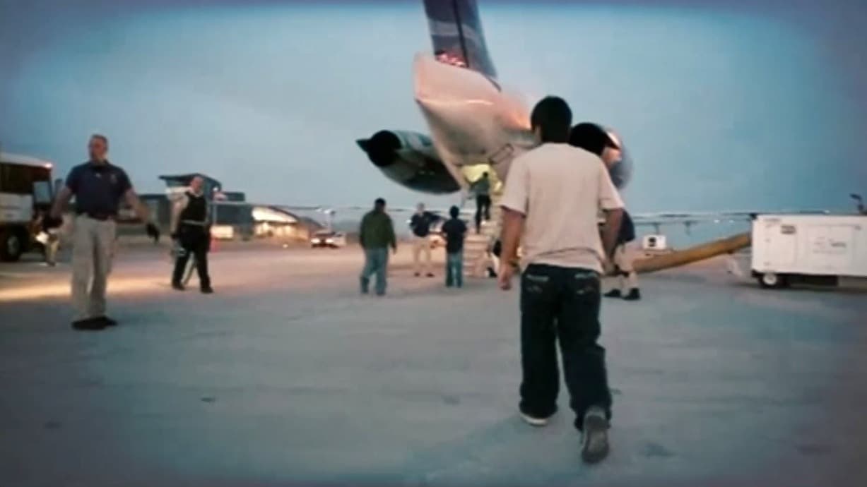 Trasladan a migrantes menores de edad en “vuelos secretos” desde la frontera sur a Nueva York y Florida