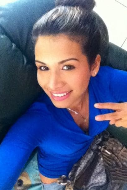 A través de las famosas fotos 'selfies' es como nuestra reina mantiene una estrecha relación con sus seguidores. Este tipo de fotos se han convertido en un fenómeno y no hay quién no se haya tomado una. Ahora puedes subir la tuya con el hashtag #NBLselfie para ganar un kit de belleza, los detalles aquí