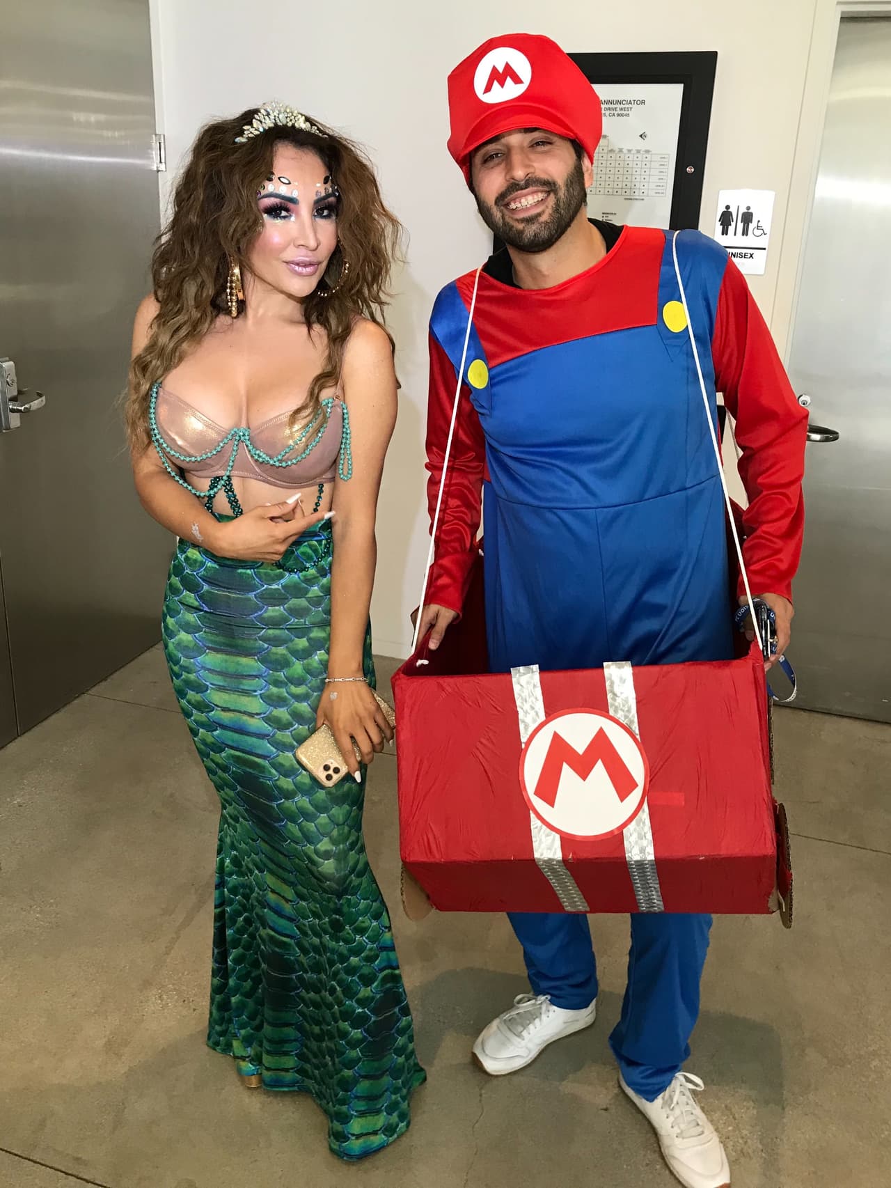 No sabemos en qu茅 videojuego podr铆a suceder esto, pero Super Mario se encontr贸 a La Sirenita.