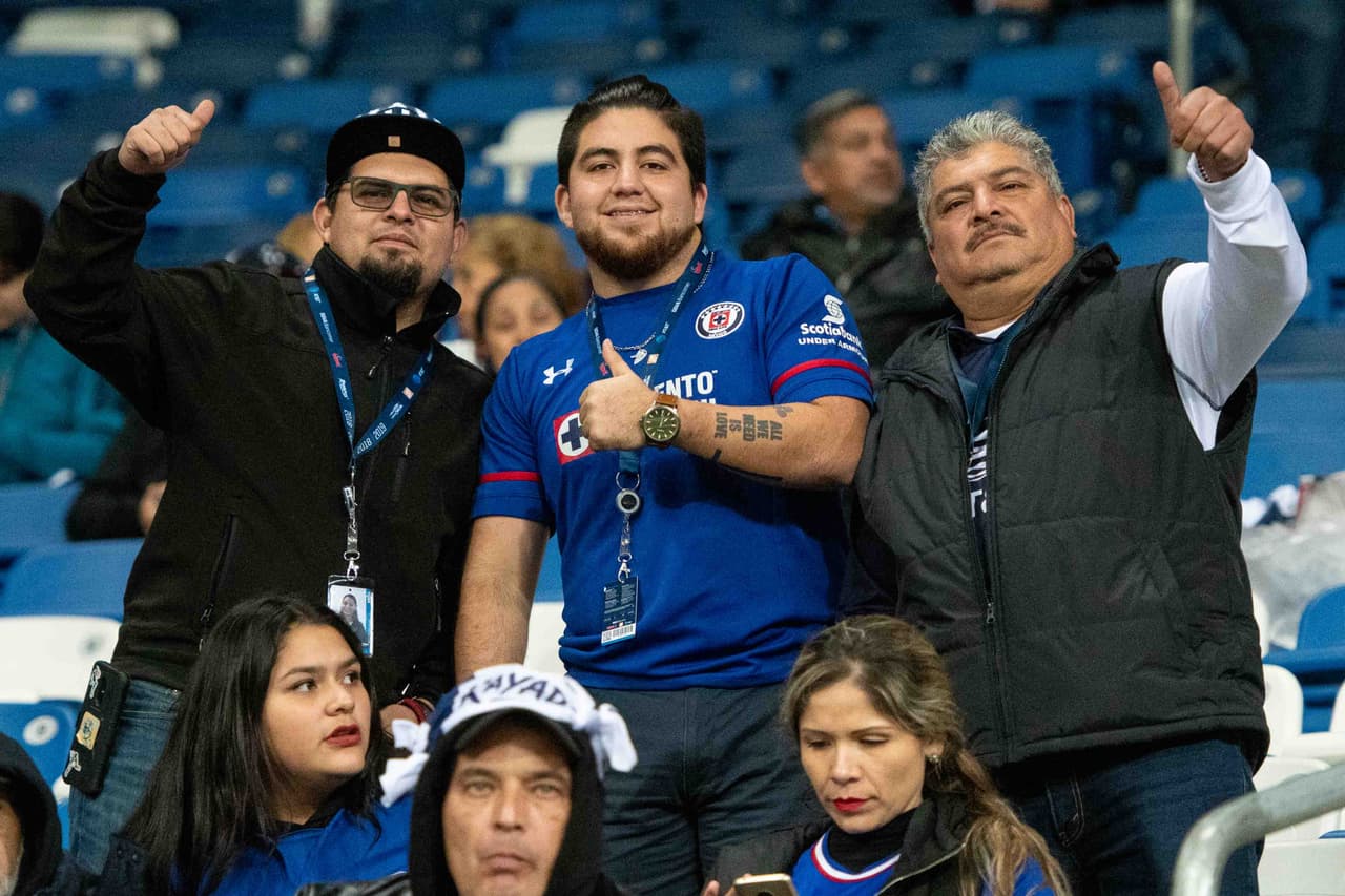 Ambiente festivo y de gran colorido por la Ida de la Semifinal entre Monterrey y Cruz Azul en la Liguilla de la Liga MX. Así lo vivieron la afición local y visitante.