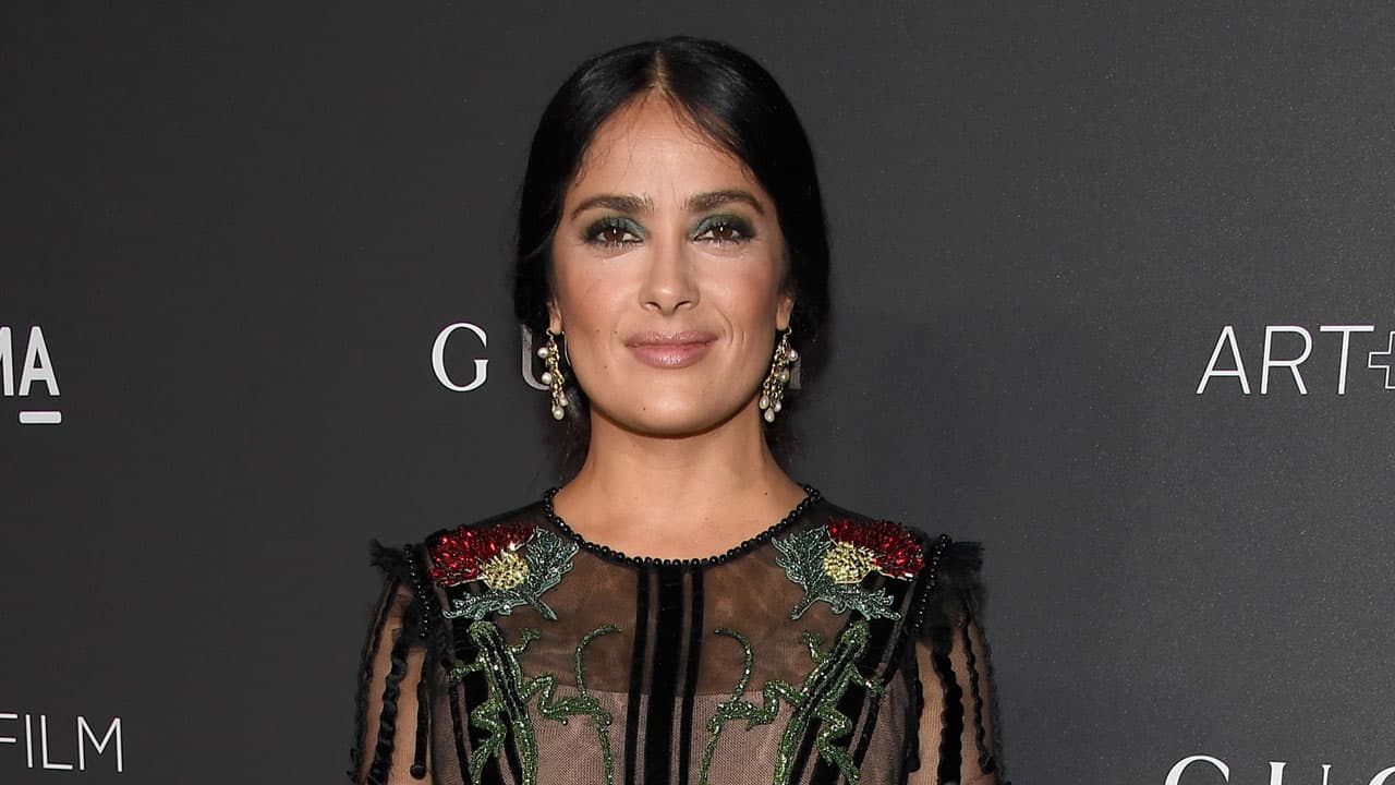 Salma Hayek atribuye su compromiso social al ejemplo de sus padres