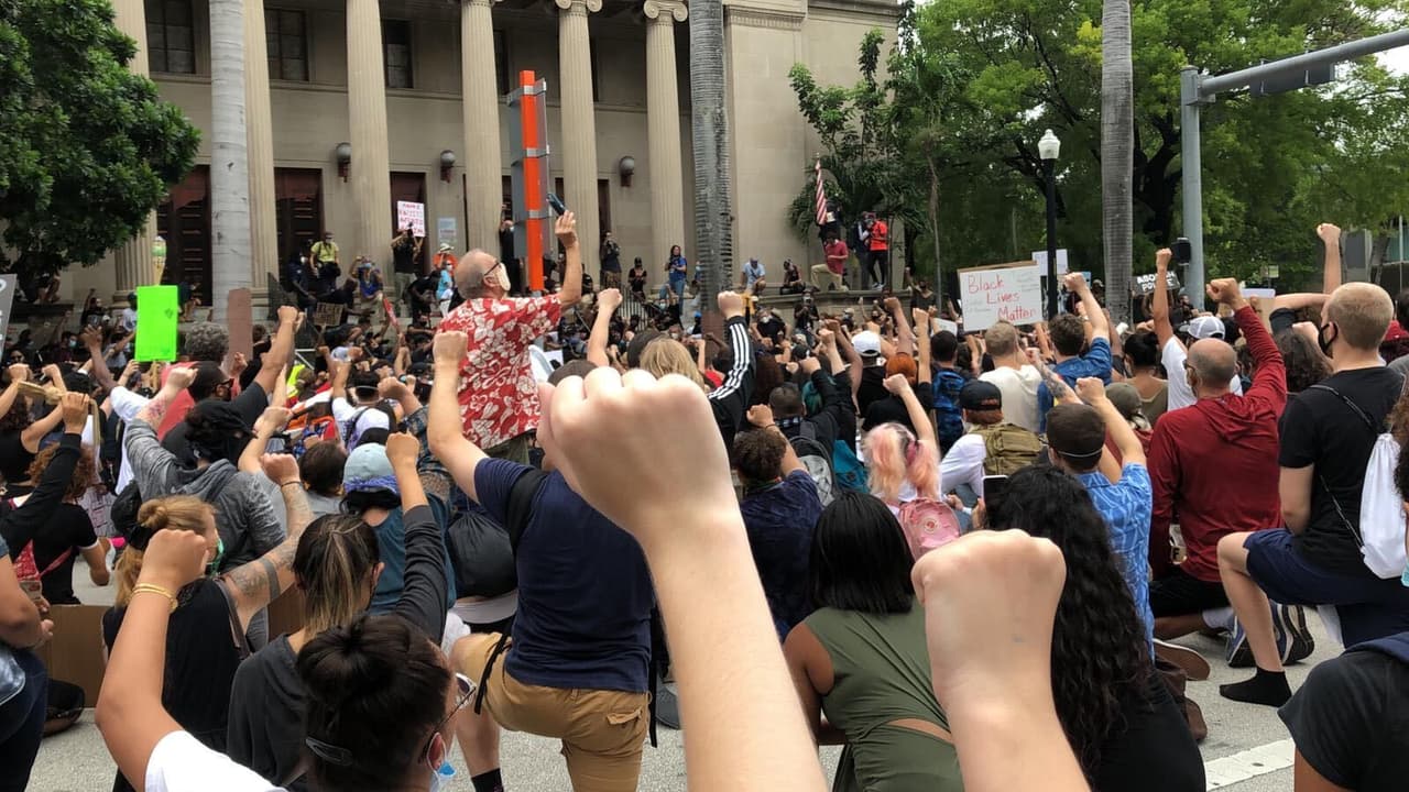 Sin indicios de violencia se realizan las protestas por la muerte de George Floyd en el sur de Florida 