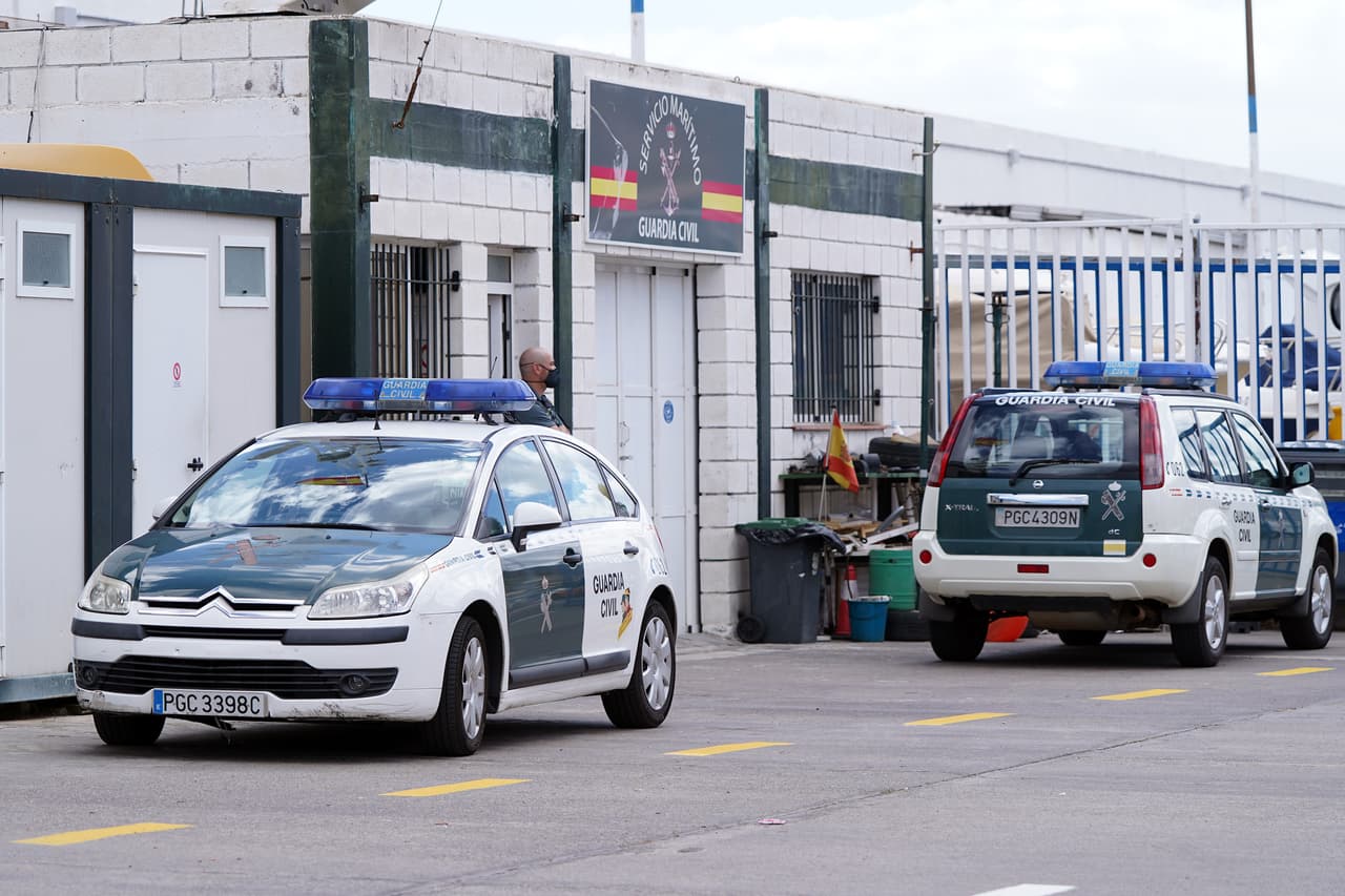 A principios de junio, las autoridades encuentran una botella de oxígeno y una funda nórdica en la misma zona donde apareció la lancha a la deriva.
<b>El 8 de junio se confirma que ambos objetos pertenecen a Gimeno. </b>
<br>