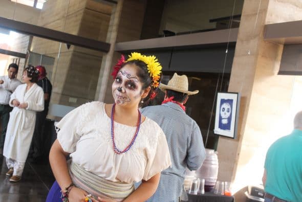¡Así es como Univisión Arizona celebra el Halloween!  Dulces, calaveras, disfraces y mucha diversión. 