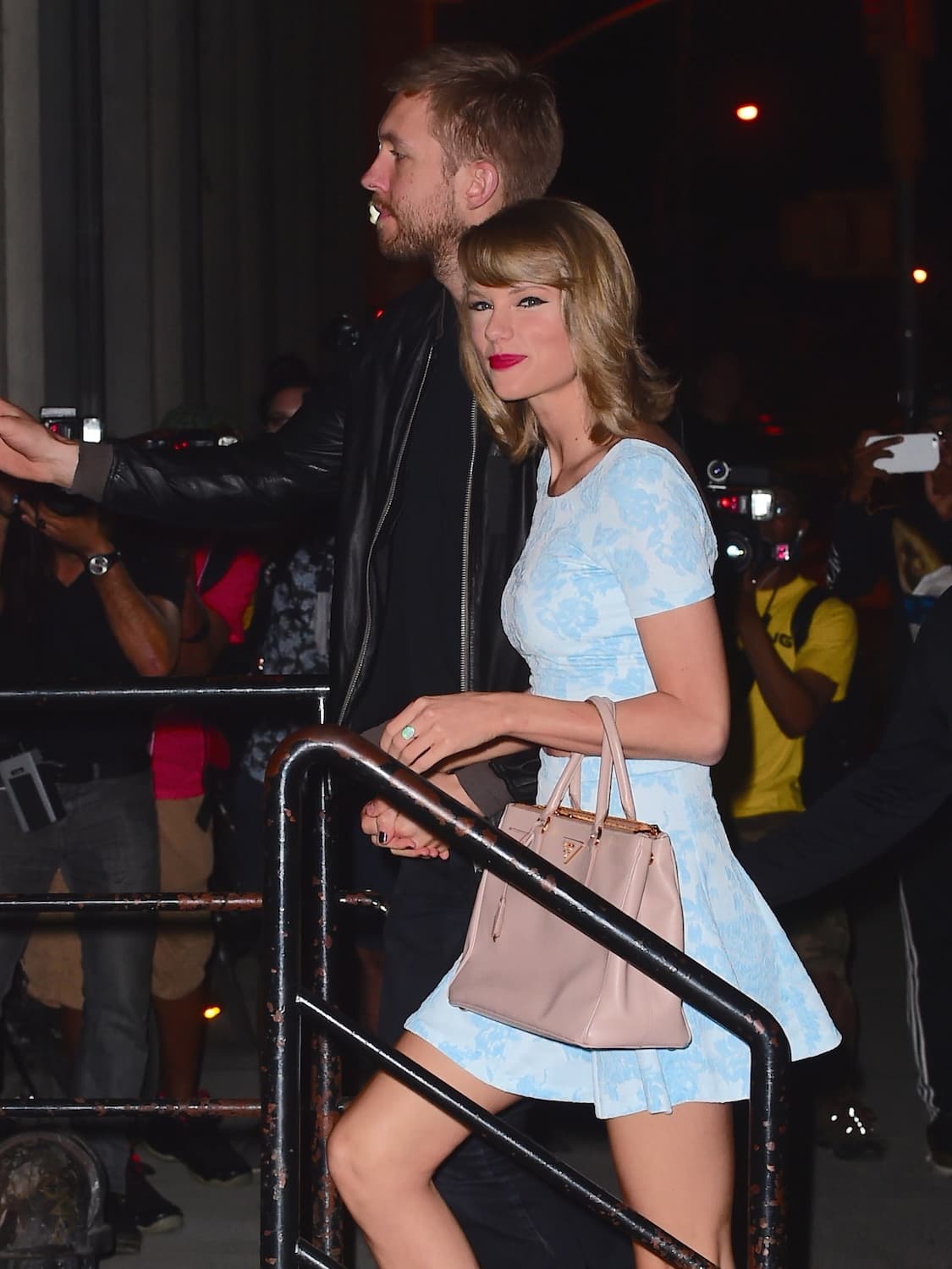 Los músicos tuvieron varios gestos románticos y se tomaron toda la noche de las manos.