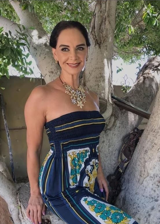 En una entrevista con Gustavo Adolfo Infante, realizada en 2021, mencionó que se hizo la rinoplastia antes de concursar de manera internacional y "quedó feliz".