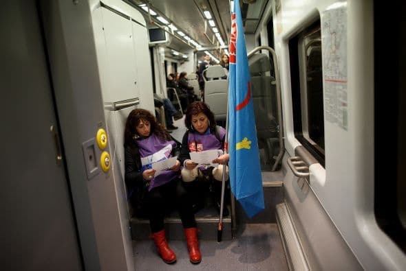 Donde varios manifestantes se detuvieron y profirieron gritos contra el Gobierno.