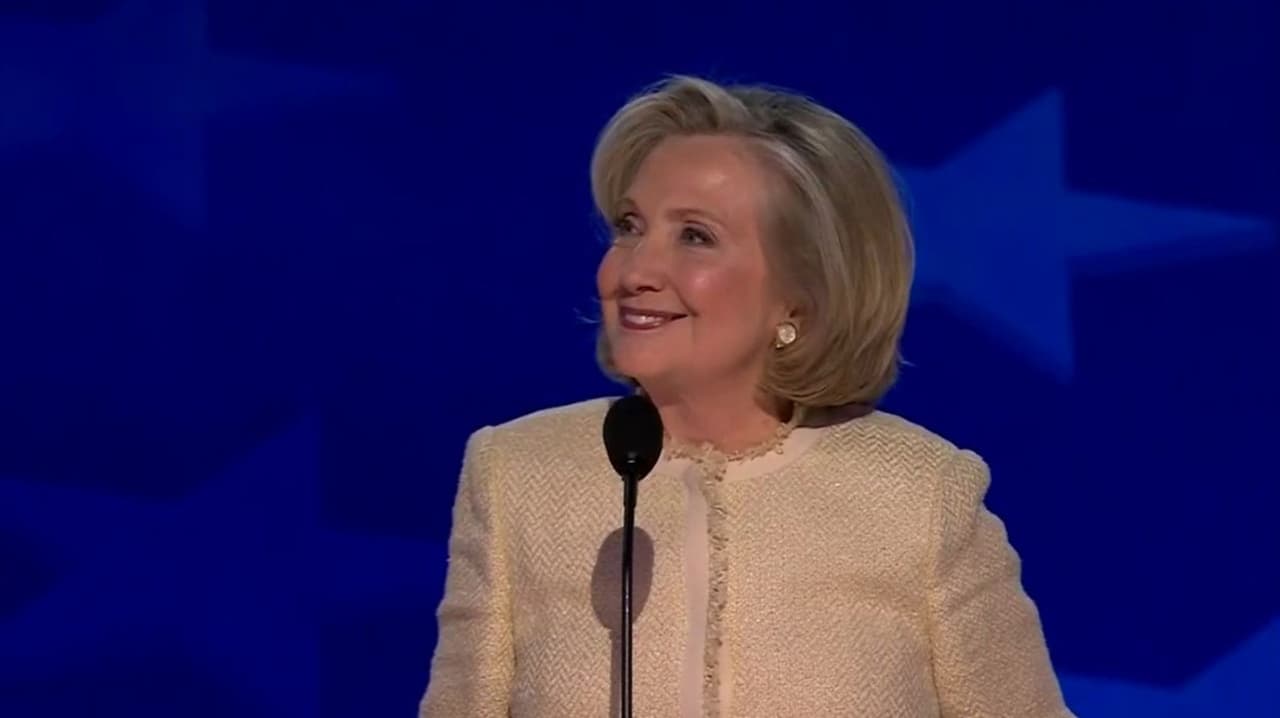 Se filtra fotografía de Hillary Clinton al testificar sobre caso Epstein en Nueva York