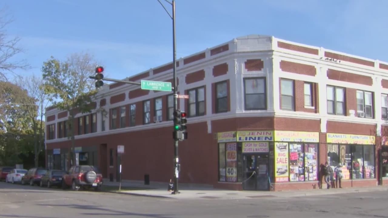 Preocupación en el vecindario de Albany Park luego de que un joven fue herido de bala en la cabeza