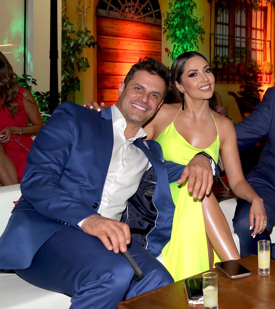 En abril, se conoció que el matrimonio civil de 
<b>Mark Tacher</b> con 
<b>Cynthia Alesco, </b>se acababa después de tan solo un año.