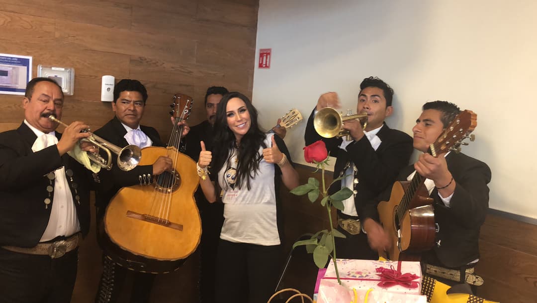 "Ya estamos en la recta final.... en dos meses te tendré en mis brazos y nada me hace más feliz en esta vida, ¡estoy muy emocionada! Gracias por llegar a esta familia. Te amamos".