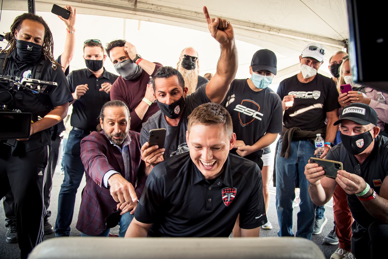 SSC Tuatara, el carro de producción más rápido del mundo con un registro de 316.11 mph (508.73 km/h).