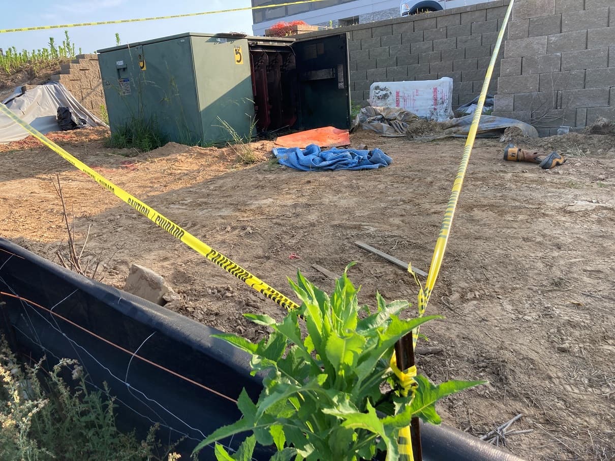 El incidente ocurrió el martes alrededor de las 8:00 am. Según los funcionarios del condado de Cherokee, los bomberos respondieron a una persona electrocutada en el sitio de construcción.