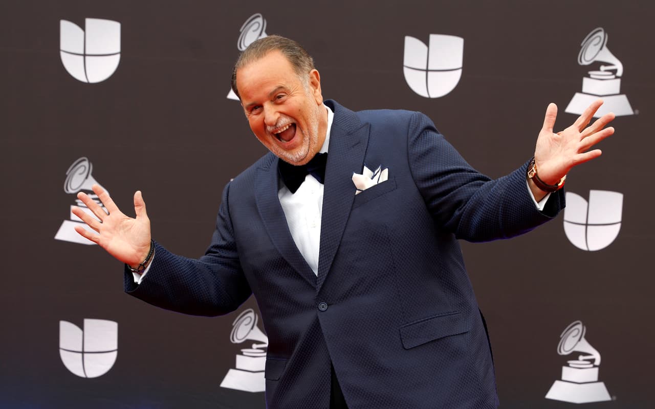 <b>Raúl de Molina</b> llega una vez más como conductor de 
<b><a href="https://www.univision.com/shows/latin-grammy/conductores-noche-de-estrellas-previo-latin-grammy-2021" target="_blank">'Noche de Estrellas',</a></b> un programa que mostrará el glamour de la alfombra roja e iniciará una hora antes del gran show, a las 7P/6C por Univision.