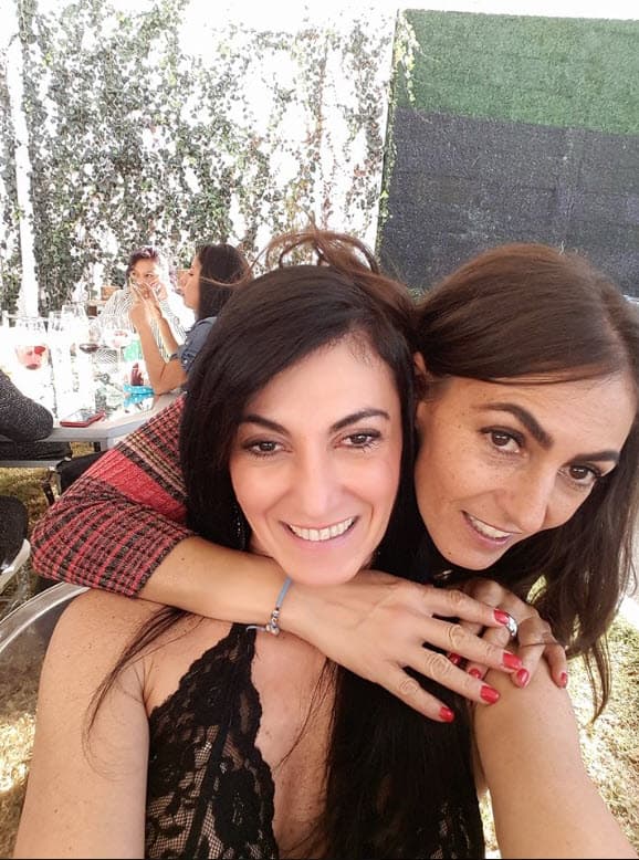 Además de María Elizabeth, también es padre de Antoinette Tanús (derecha).