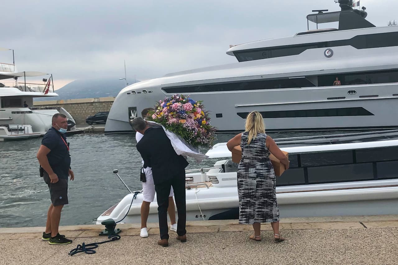 También le llegaron algunos ramos de flores. 
<br>