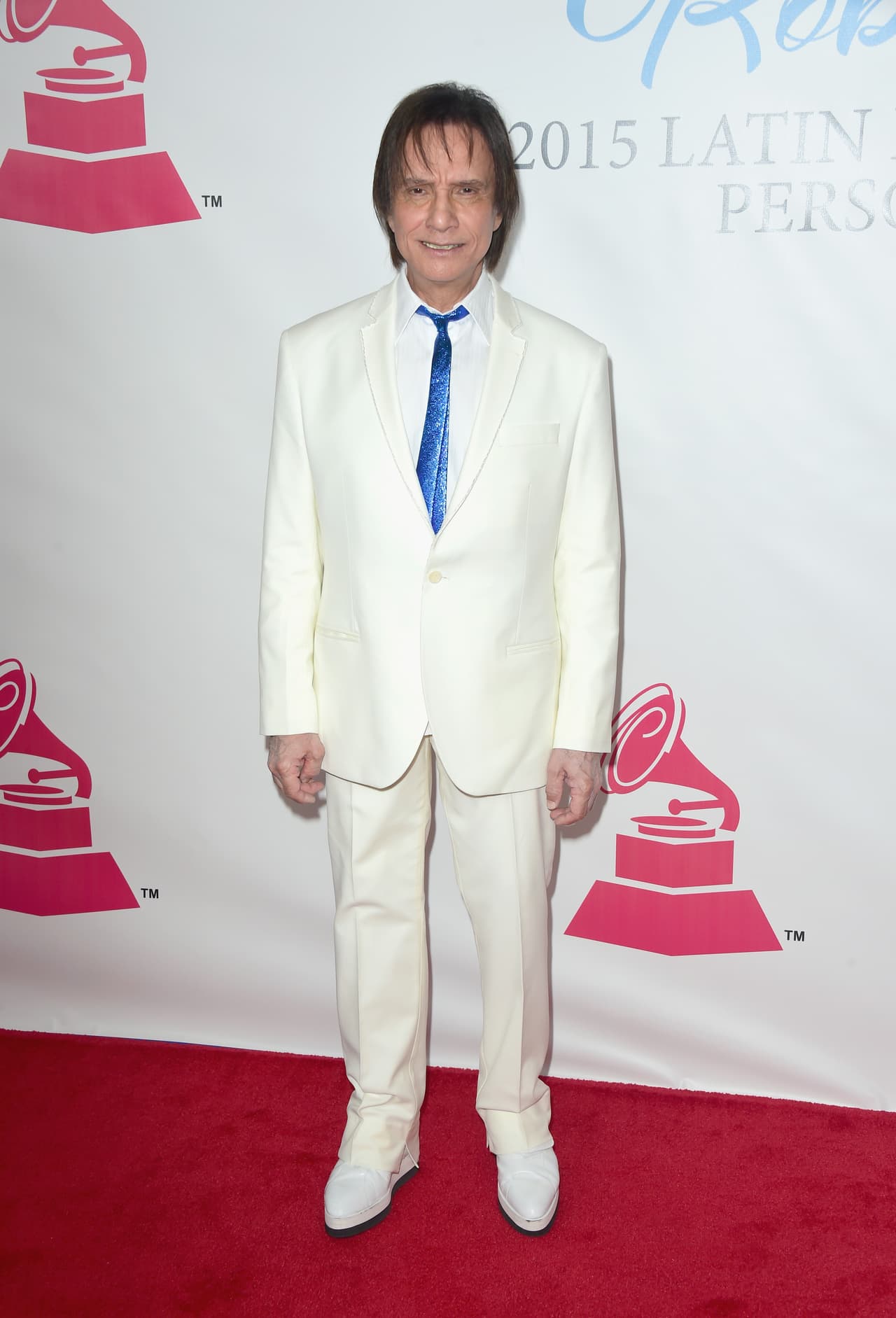 La entrega se hizo un día antes en una gala a la que todos asistieron de blanco, por petición del cantante de origen brasileño.