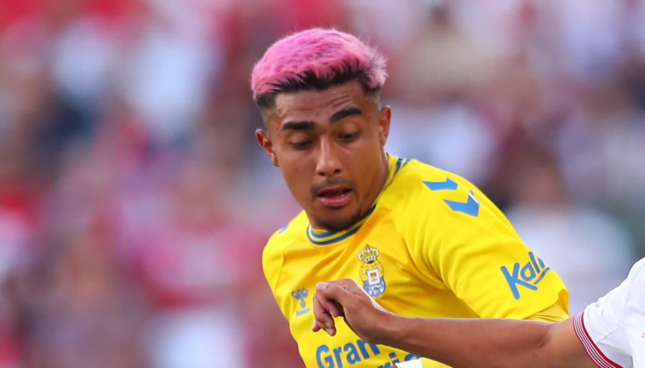 En Cataluña dan como un hecho regreso de Julián Araujo al Barcelona