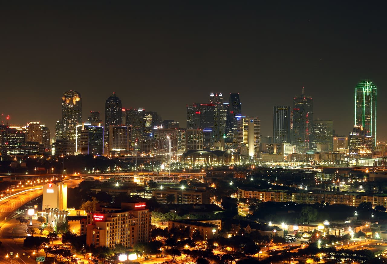 13. Los habitantes de Dallas duermen en promedio 7 horas y 46 minutos.