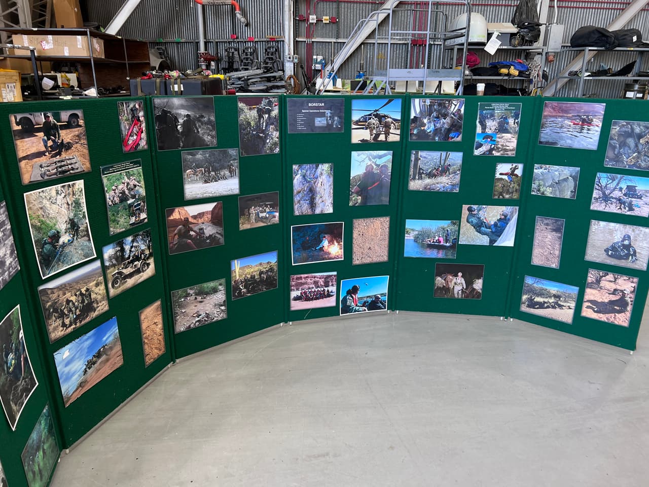 El equipo de Búsqueda y Rescate de la Patrulla Fronteriza exhibió fotos y equipo que utilizan cuando son llamados a rescatar inmigrantes.