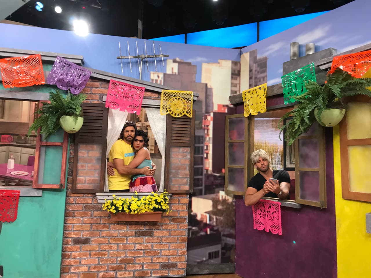 El bochinche estaba a punto de comenzar, y mientras tanto los vecinos se tomaban fotos.