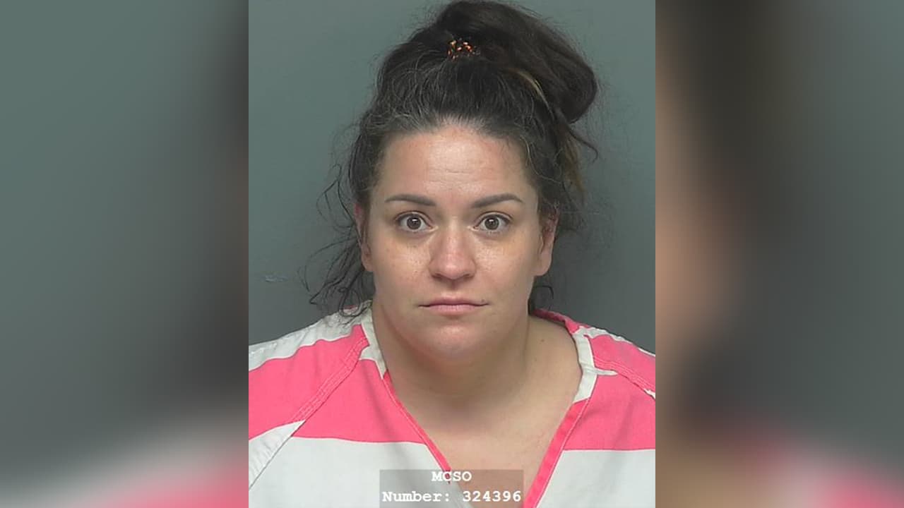 Jennifer Dawn Smalley es buscada por uso no autorizado de vehículos motorizados.