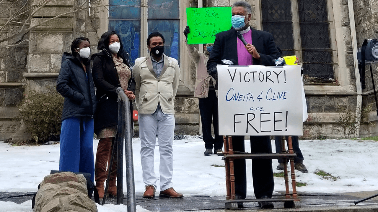 Pareja se esconde en dos iglesias durante 843 días para evitar la deportación