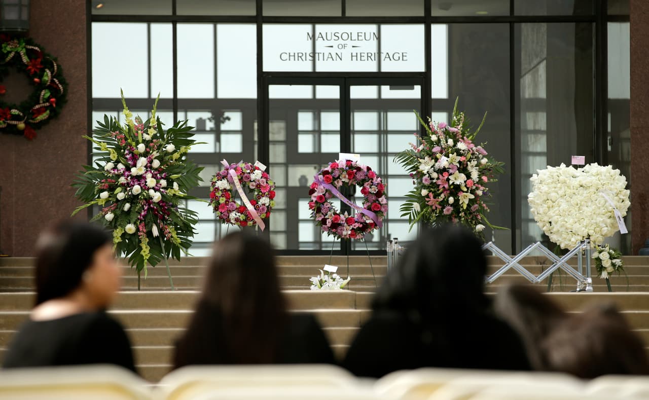 Asistentes al funeral.