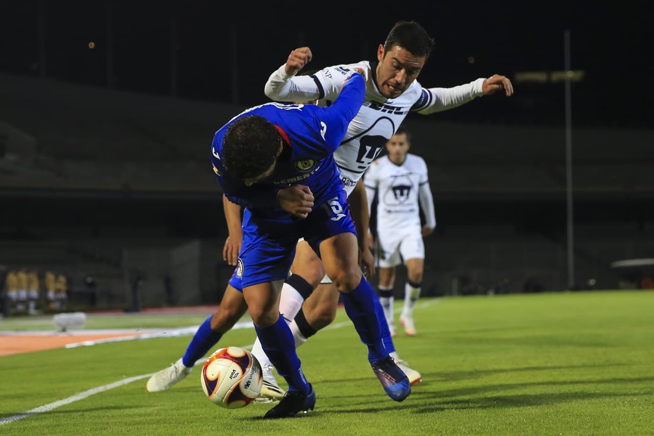 Con gol de Jonathan Rodríguez desde los once pasos, Cruz Azul sale victorioso en su visita a los Pumas 0-1. Cruz Azul retoma el liderato y los Pumas continúan hundidos entre los últimos puestos del torneo.