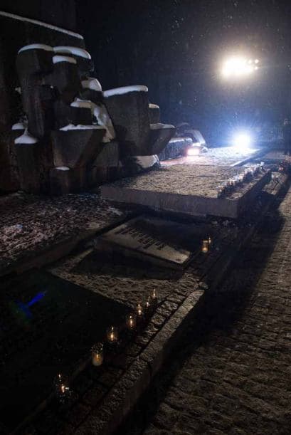 Hoy 27 de enero se conmemoran 70 años liberación de Auschwitz, el campo de concentración donde millones de seres humanos perdieron la vida por la terrible idea de exterminación de la población judía. Impresionante video #Auschwitz70 aquí Galería que la humanidad no debe olvidar.