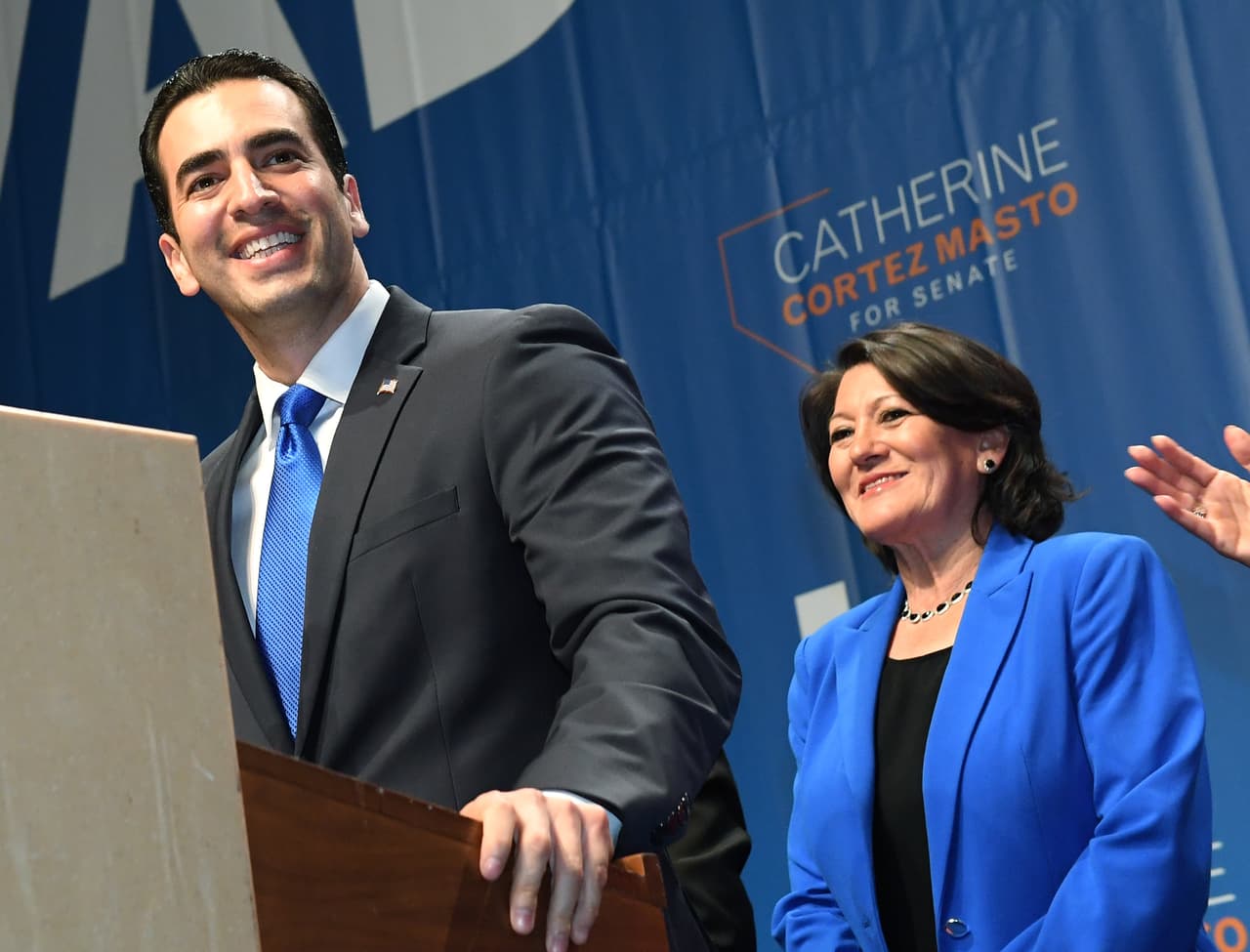 Nacido en México, los padres de Rubén Kihuen migraron a Nevada cuando era niño. El nuevo representante demócrata de Nevada fundó la Junta Legislativa Hispana de ese estado y ha servido como asambleísta y senador estatal. Cuando fue elegido congresista la semana pasada, Kihuen recordó emocionado cómo su madre Blanca trabajó por 22 años como ama de llaves en la industria hotelera para construir su propio ‘sueño americano’: “Una familia que se vino de Guadalajara, México con una mano adelante y otra atrás y logró que uno de sus hijos se convirtiera en el primer inmigrante en llegar a la Cámara por el estado de Nevada".