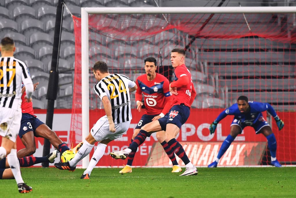 Lille cayó en casa 1-2 ante Angers y quedaron igualados en puntos con el PSG, pero en tercer puesto por diferencia de goles.
