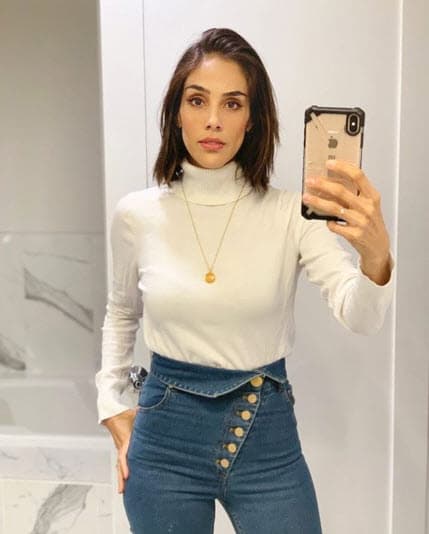 “Sigo actuando, estoy tomando menos proyectos porque ya nos fuimos a Los Ángeles y mi hijo está en la escuela, y no es que yo pueda sacar de la escuela a mi hijo y decirle, ‘mi amor agarre un proyecto, nos salimos de la escuela”, explicó en entrevista para De primera mano, el pasado 7 de marzo.
<br>