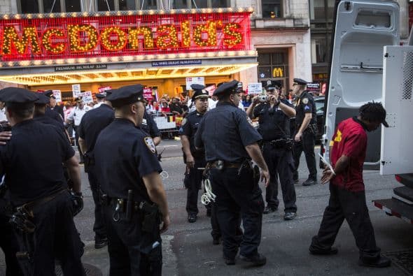 Según un estudio publicado en octubre pasado por la Universidad de Berkeley, los empleados de las cadenas de comida rápida en Estados Unidos reciben un total de siete mil millones de dólares en beneficios sociales. (Con información de Notimex).
