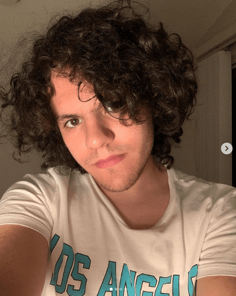 Asimismo, en redes sociales, el joven comparte con sus más de once mil seguidores algunos de sus mejores momentos, ‘selfies’ y próximos proyectos.