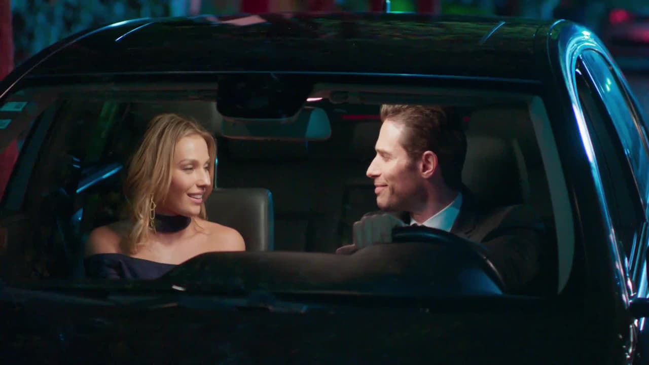 Jimena ha ido más lejos y ha sido más directa al decirle a Miguel que le gusta. No pierde oportunidad para estar cerca de él.