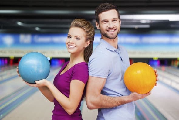La postura. Para obtener un ‘high score’ es clave que mantengas la cabeza en alto y los hombros erguidos, tal como aconseja el sitio Bowling Techniques.