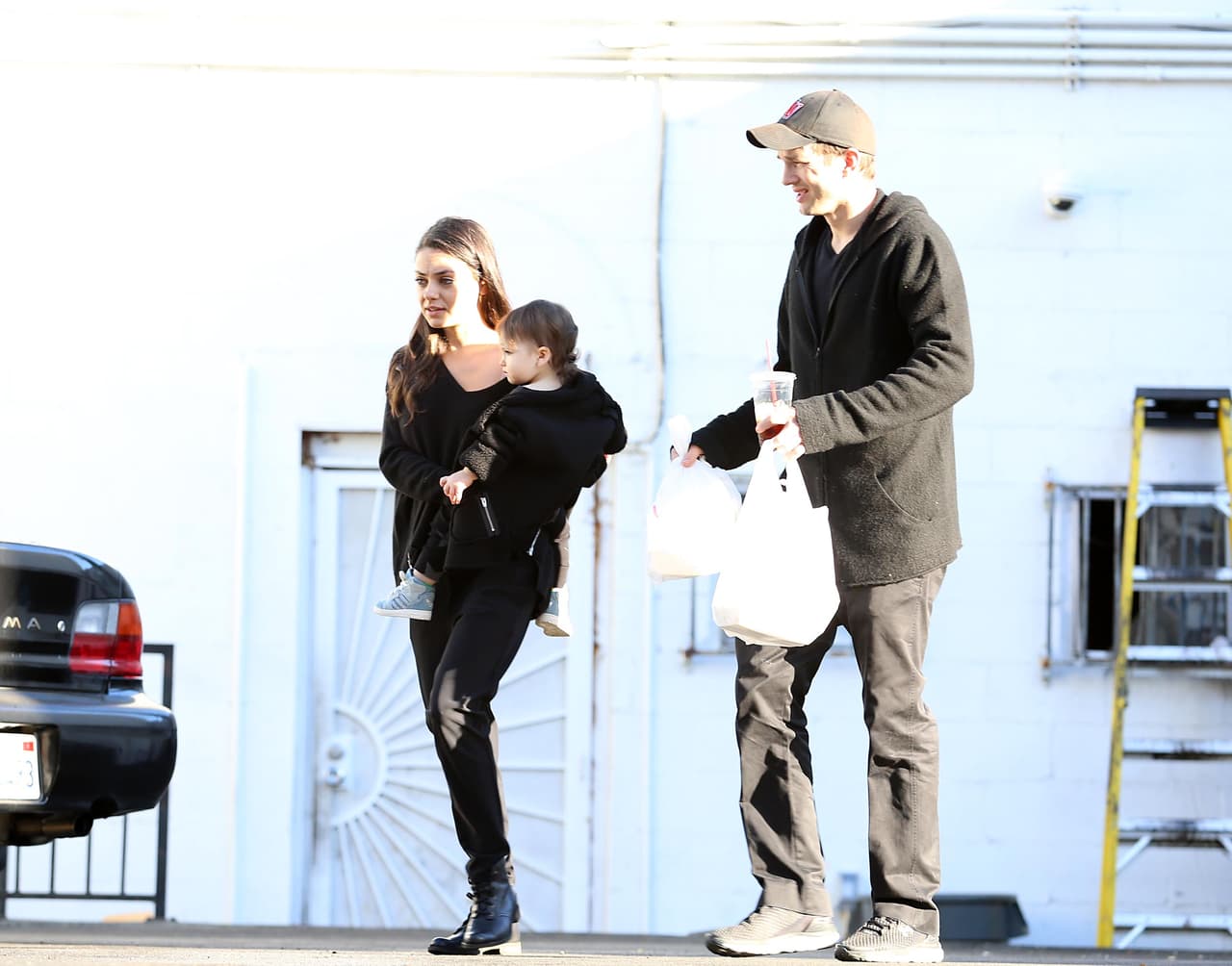 Los famosos iban con su adorable nena, Wyatt Isabelle.