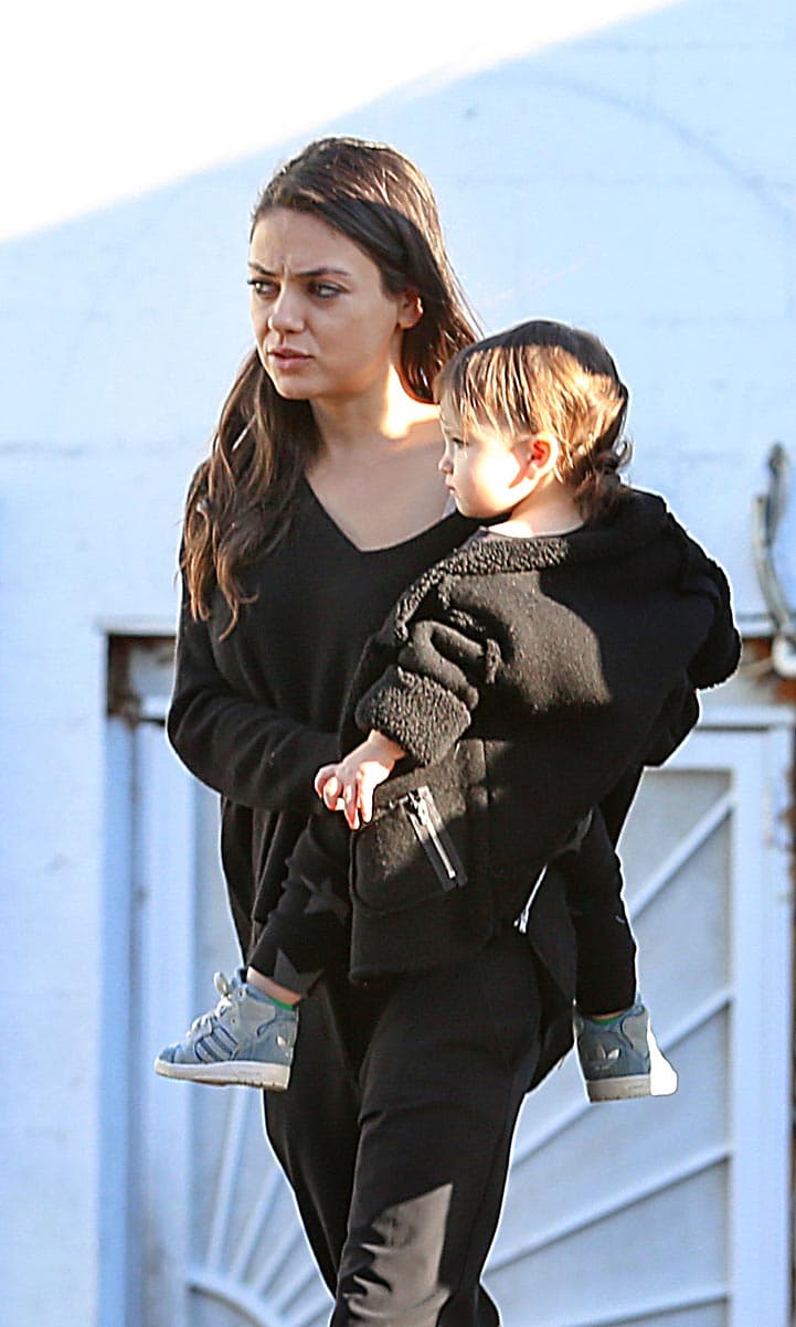 Todos combinados con negro o gris oscuro.