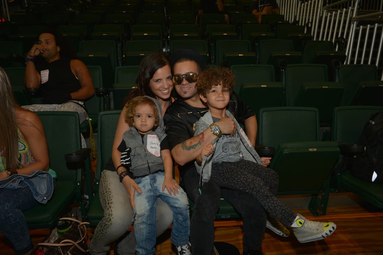 Así fue el segundo día de ensayos de Premios Juventud. La familia de Nacho estuvo con él.