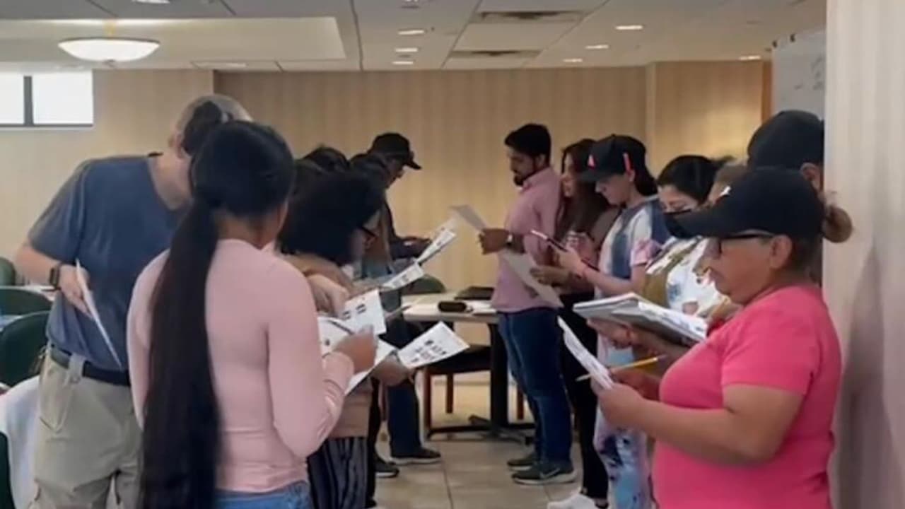 Caridades Católicas de Nueva York ofrece clases de inglés y asesoría legal gratuita