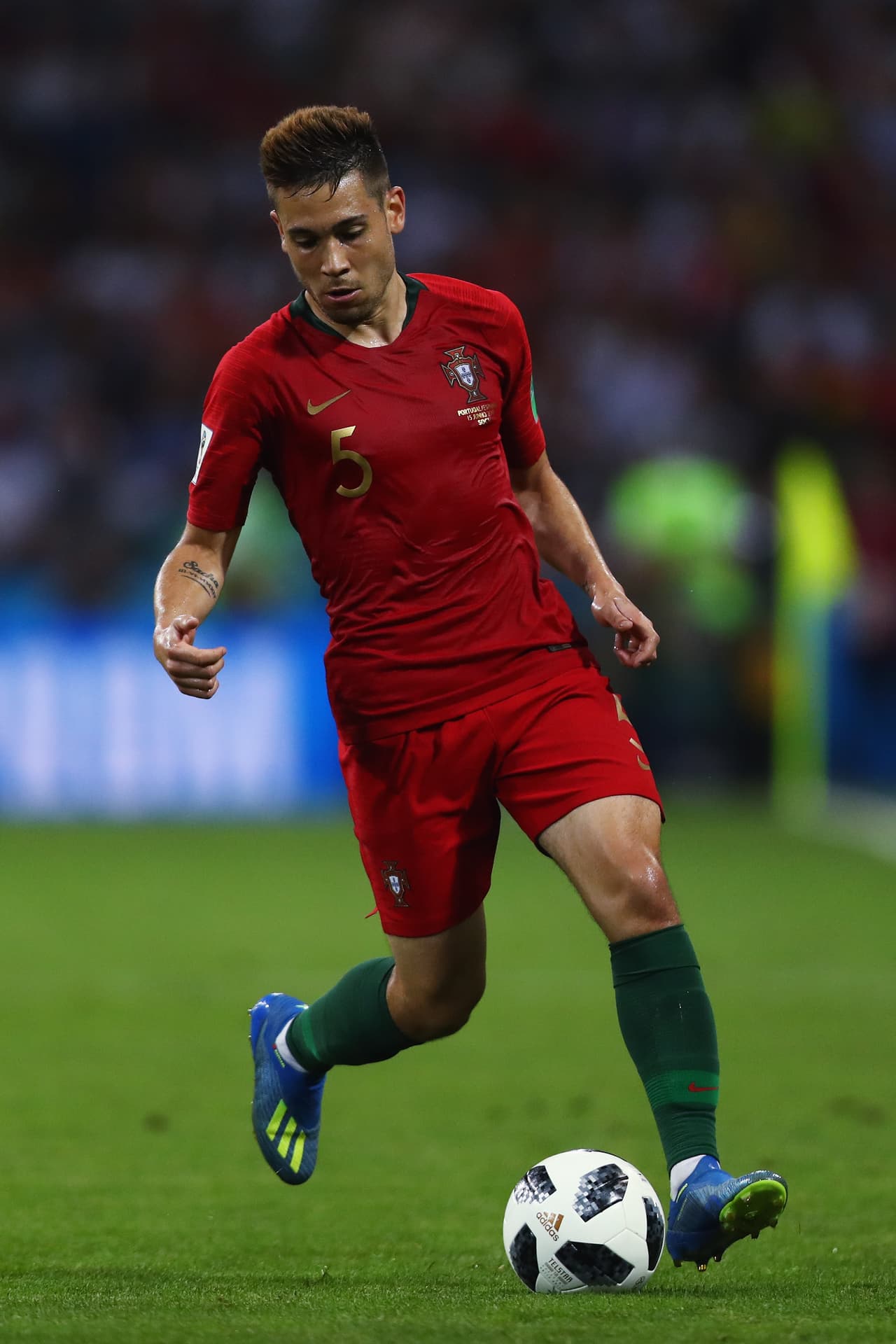 El diario BILD, el más importante en deportes de Alemania, asegura que el Real Madrid ha puesto sus ojos sobre el portugués Raphaël Guerreiro (Borussia Dortmund).