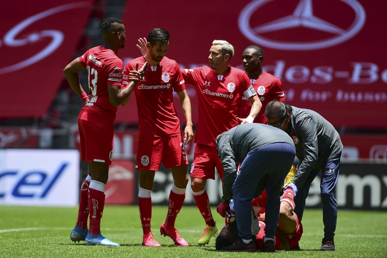 La magia de Sambueza vuelve a aparecer y con un trazo deja solo a Chalá para que este mande el centro y Canelo anote el 3-1.