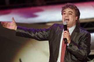 Juan Gabriel se entrevistó a sí mismo y dice que está listo para volver