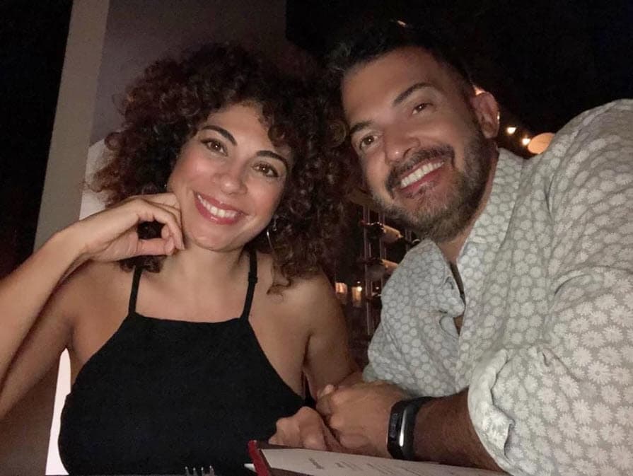 La pareja del actor de 48 años aceptó que para él es "difícil" vivir así: "Por eso 
<b><a href="https://www.univision.com/famosos/fernando-del-solar-se-encuentra-estable-pero-continua-en-terapia-intensiva-y-no-puede-hablar-fotos" target="_blank">siempre debe tener a la mano oxígeno</a></b>. Cuando le dan sus crisis, se pueden controlar siempre y cuando lo lleven a tiempo al hospital, como ocurrió en esta ocasión".
<br>