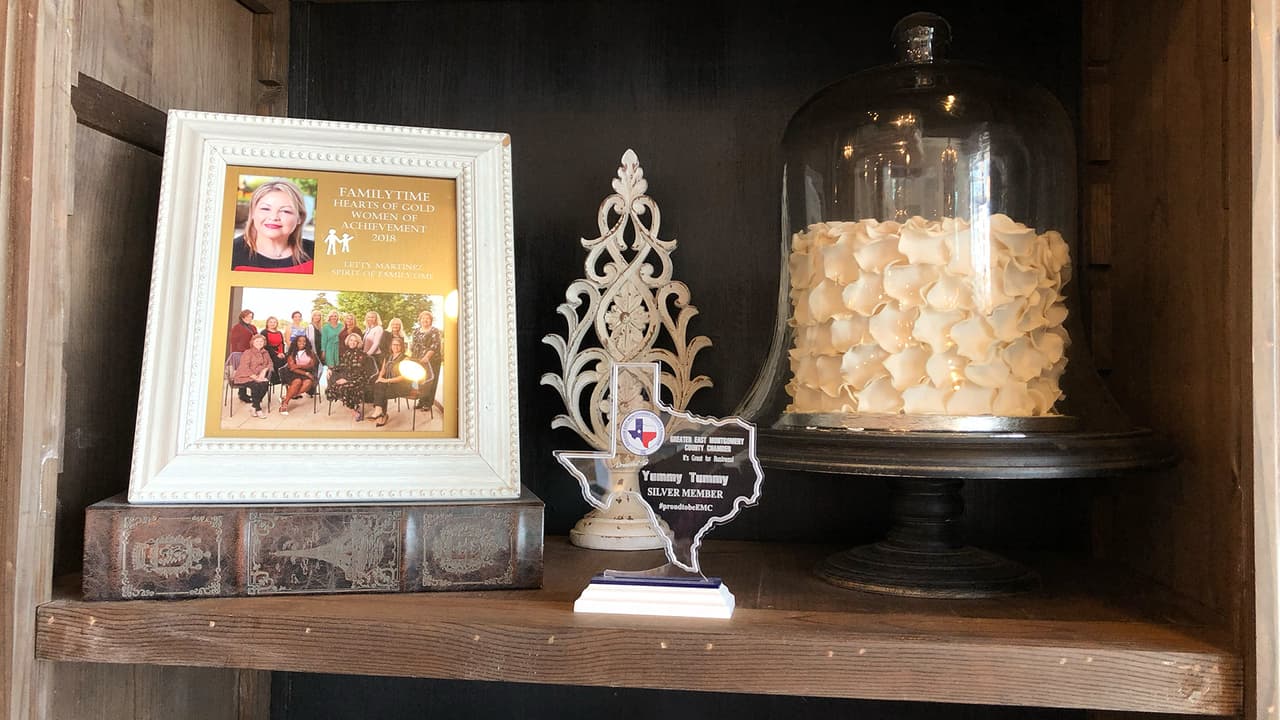 Carlos, el mayor, se graduó de la Universidad de Houston y trabaja en el área de economía; Jorge, es chef, y está en la universidad estudiando negocios, Candy se graduó de la Universidad de Howard en Washington, DC, trabajó dos años para la Reserva Federal, recibió una beca de Columbia University, actualmente estudia el doctorado en economía y Rolando, el más pequeño, se graduó de Ingeniería Electrónica en UT.